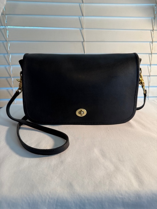 Coach Handbags - Vintage Coach Convertible Clutch 9635